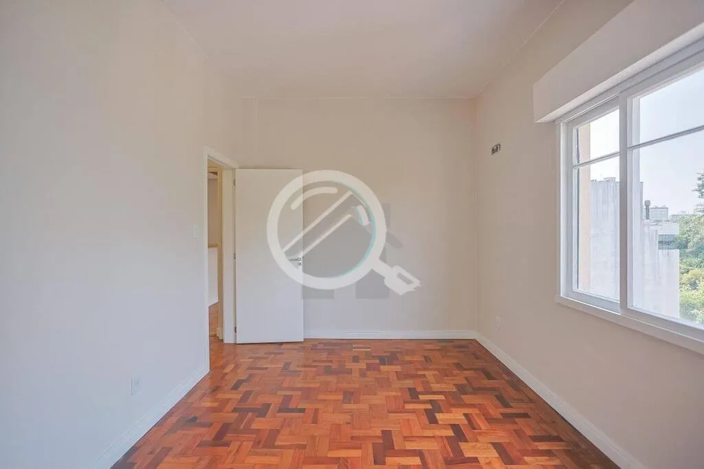 Imagem Apartamento a venda com 2 quartos no bairro Moinhos/Floresta. Desfrute de um ambiente renovado na Av...