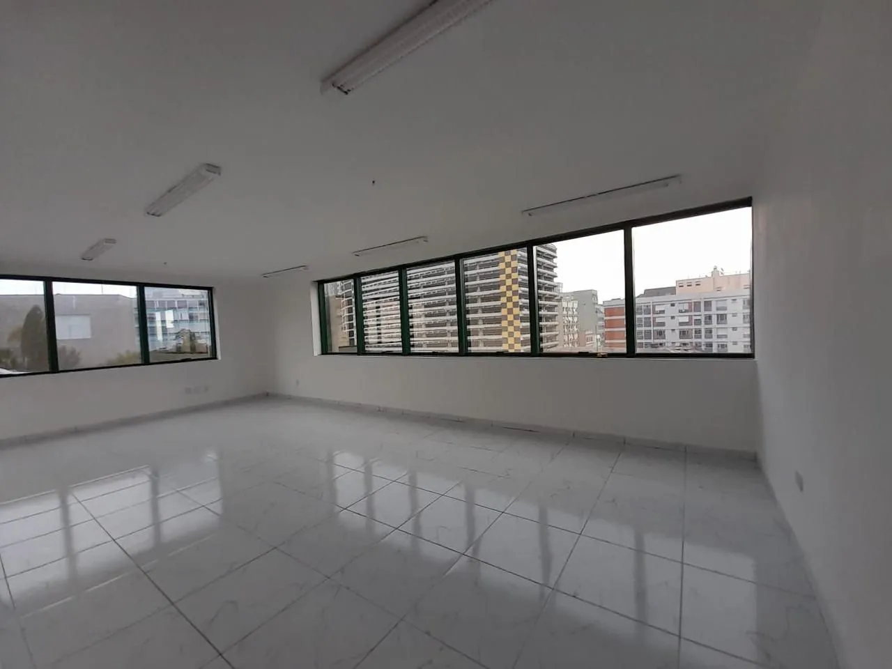 Imagem Sala comercial à venda em Porto Alegre, Centro Histórico, 42.23m2