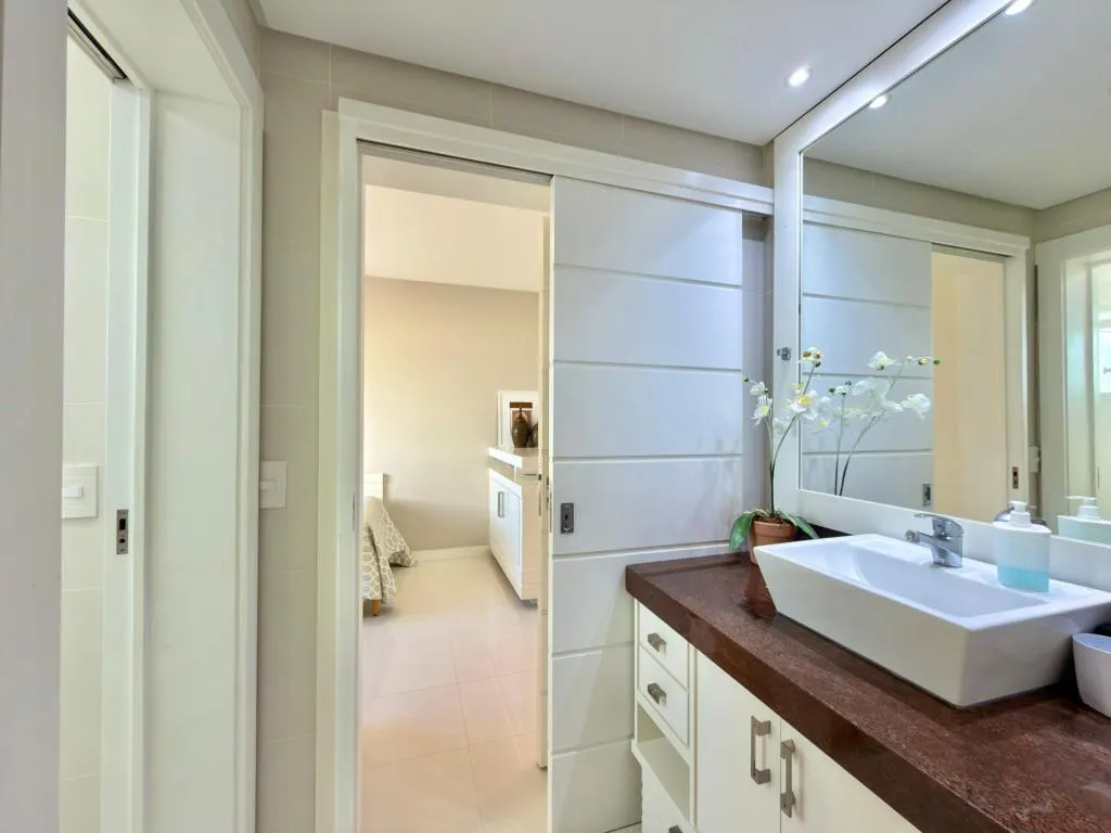 Imagem Apartamento 4Dormitórios dependência - Bairro Navegantes