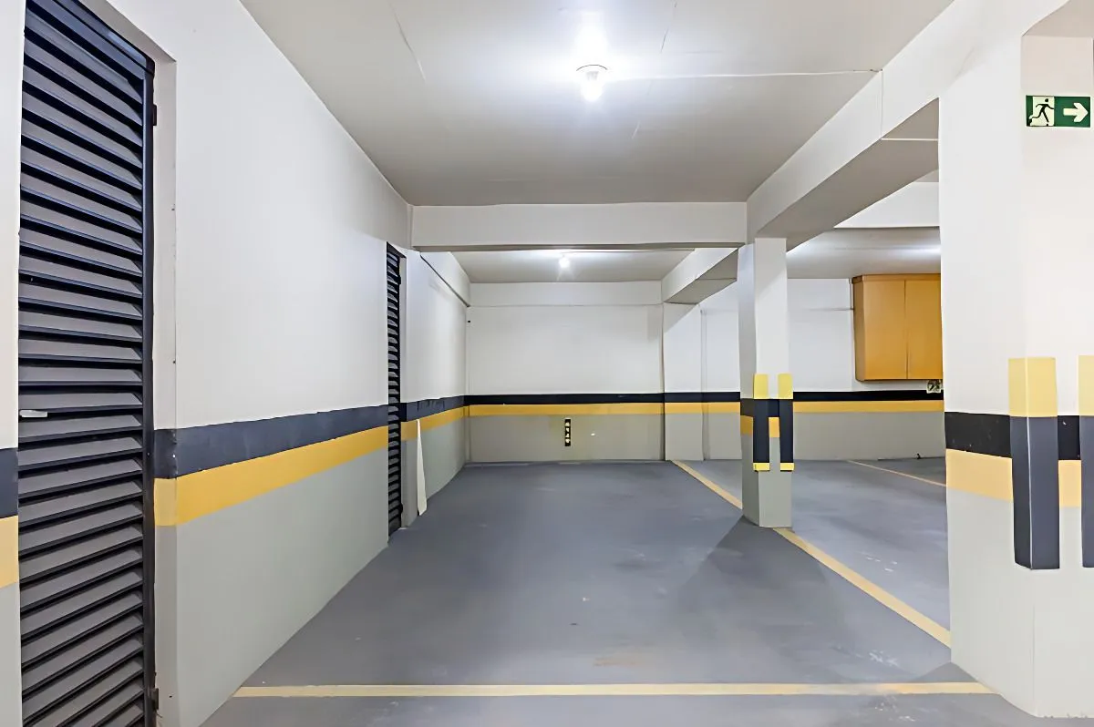 Imagem Vende-se apartamento com 2 quartos( 1 suíte), 96m², sacada e 2 vagas - Mont Serrat