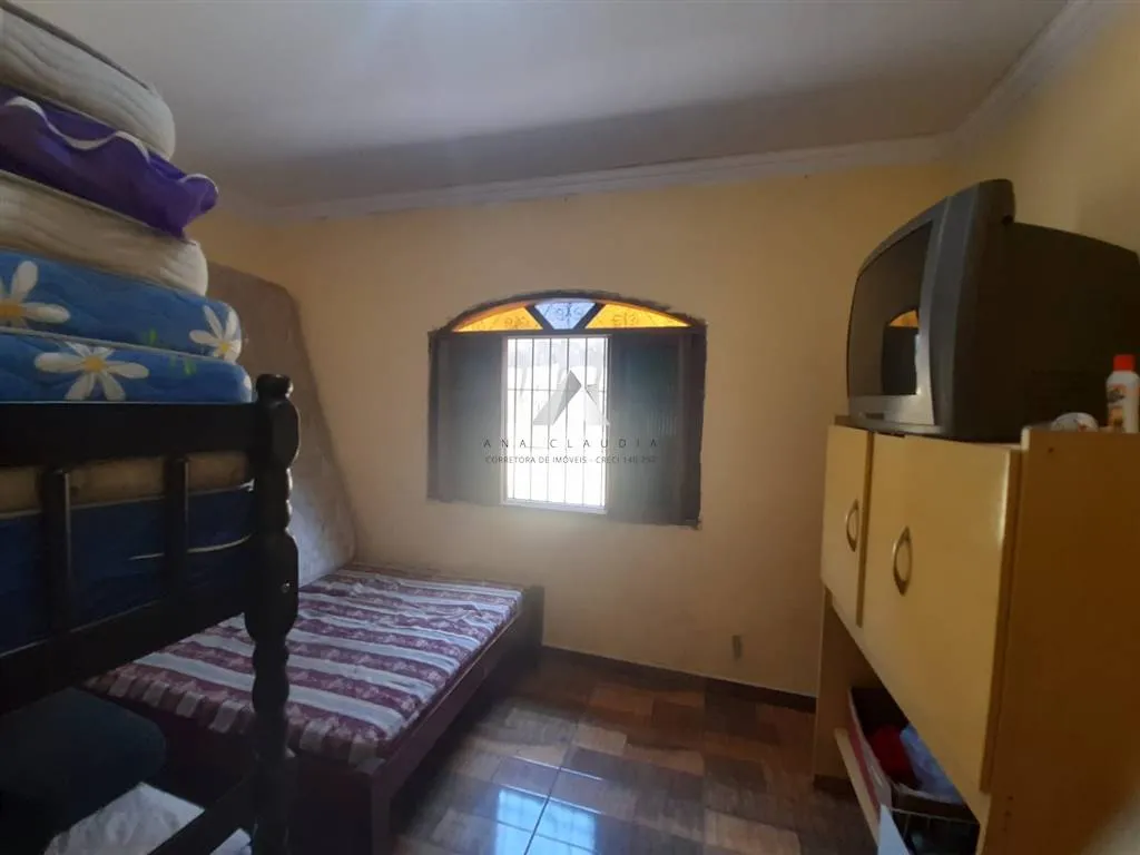 Imagem Casa na praia de Mongaguá bairro de moradores fixos, otima localização.