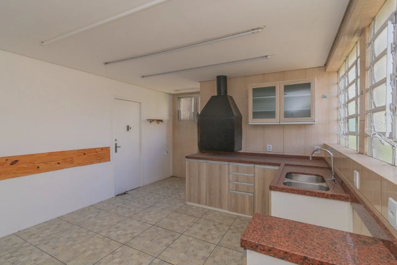Imagem Apartamento Amplo de Esquina com 93m² no Bairro Petrópolis