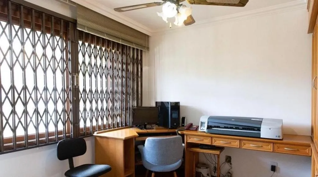 Imagem Casa de 3 dormitórios à venda no Bairro, Jardim do Salso - Porto Alegre