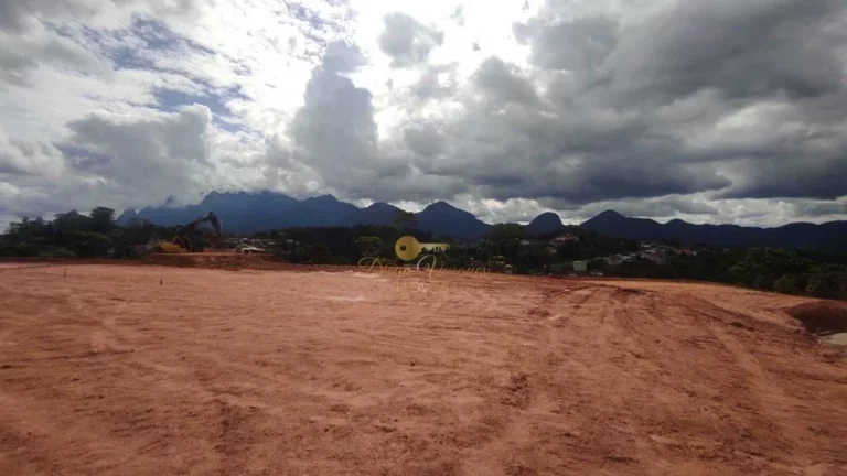 Imagem Terreno em Condomínio para Venda em Teresópolis / RJ no bairro Ermitage