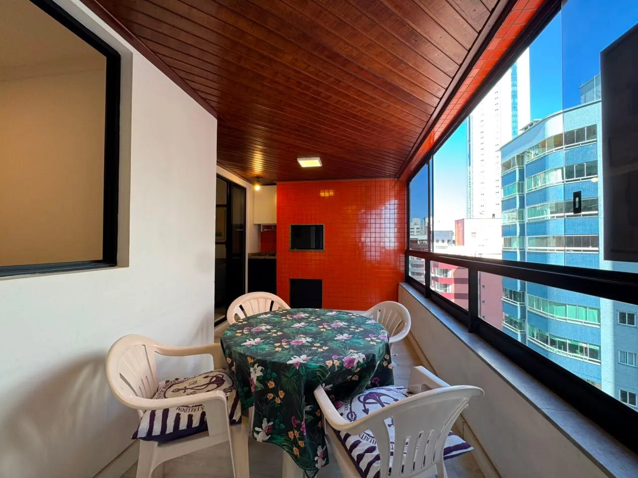 Imagem Apartamento com vista para o mar à venda com 107.28m2 por R$ 1.700.000,00