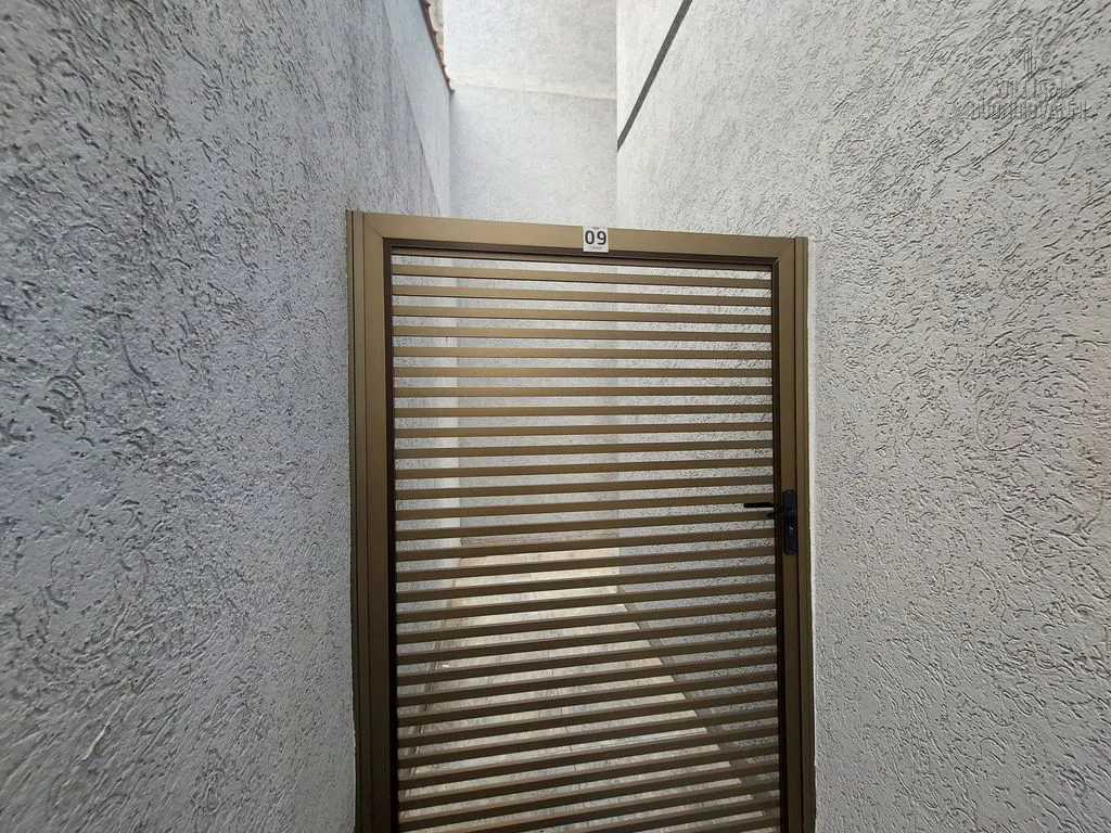 Imagem SOBRADO EM CONDOMINIO COM QUINTAL PRIVATIVO