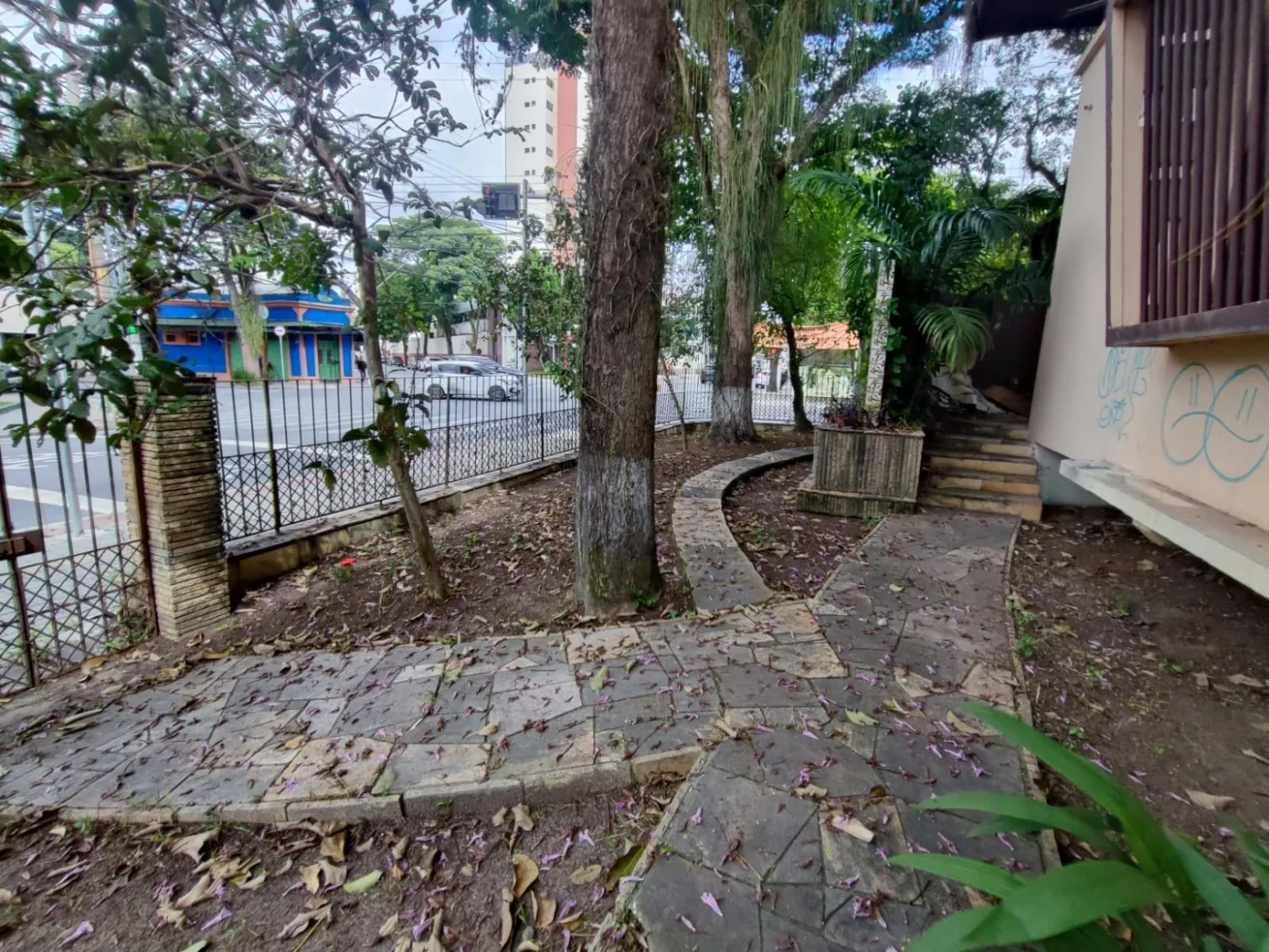 Imagem Comercial para Locação 3 Quartos, 1 Suite, 4 Vagas, 1200M², Centro, Taubaté - SP