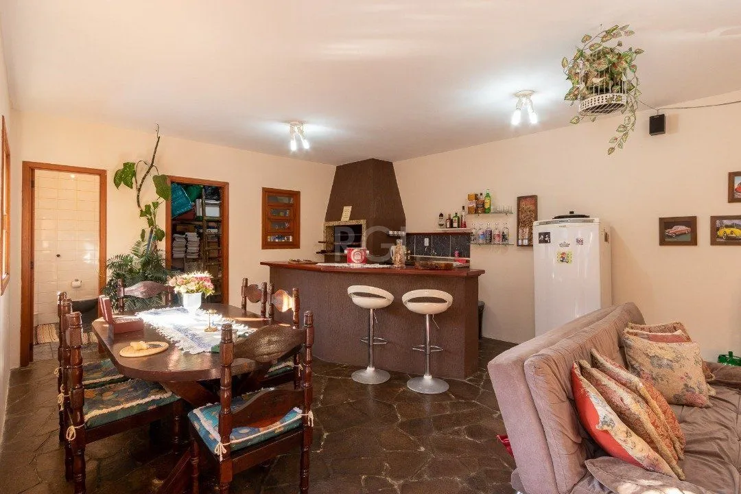 Imagem Casa a venda com piscina, 4 quartos, sendo 1 suite, 3 vagas