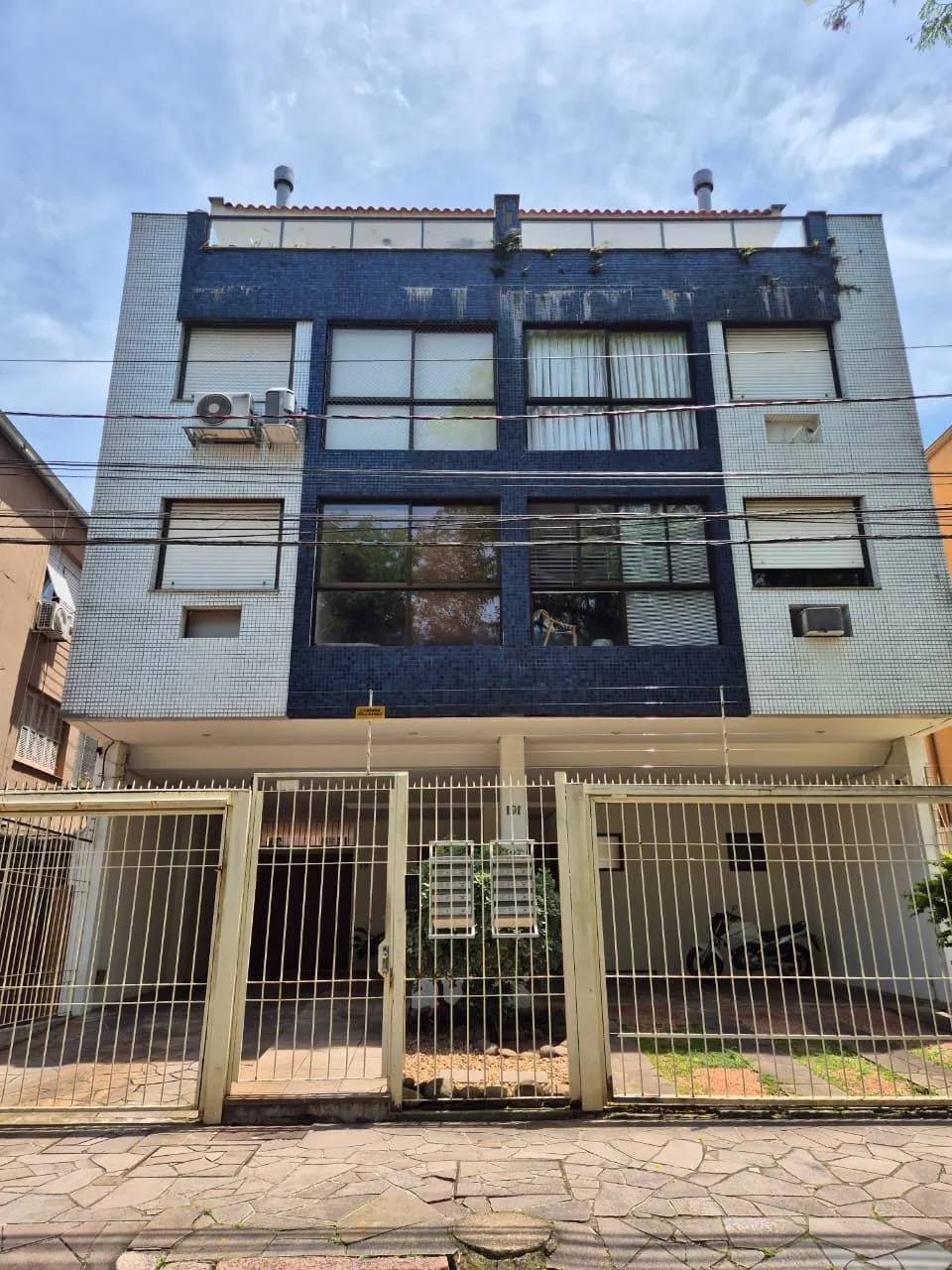 1Suíte, com vaga e churrasqueira