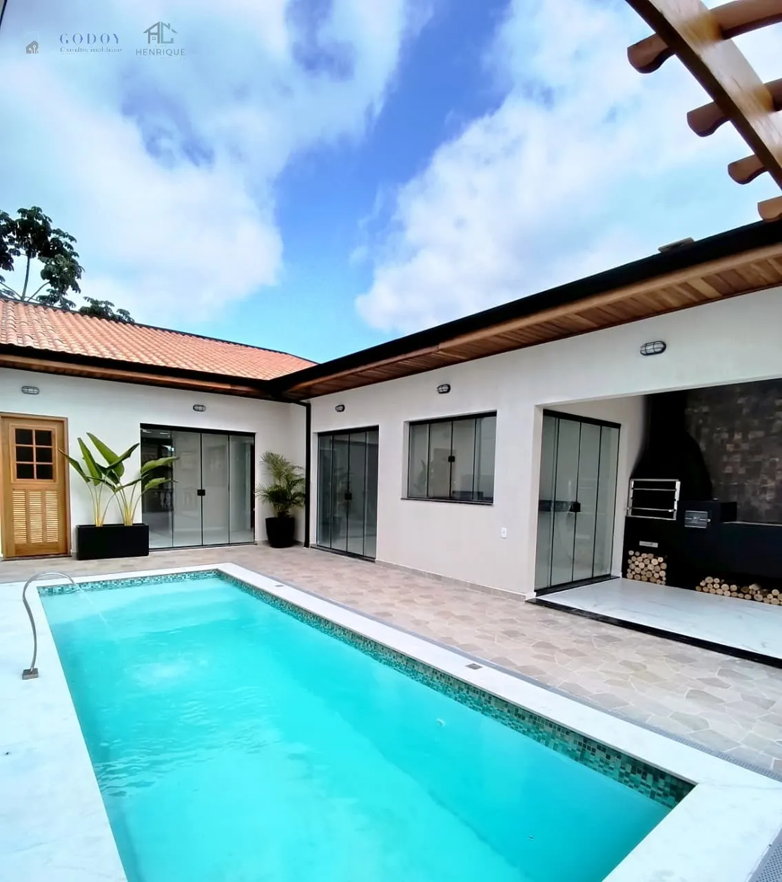 Imagem OPORTUNIDADE QUE VOCÊ ESTAVA ESPERANDO! CASA COM PISCINA + ÁREA GOURMET