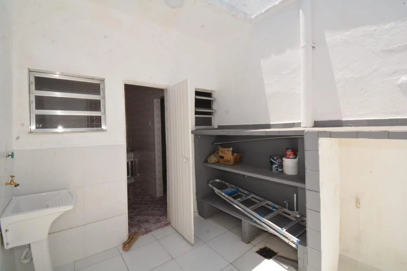 Imagem Casa para Venda em Rio de Janeiro, Marechal Hermes, 2 dormitórios, 1 banheiro, 3 vagas