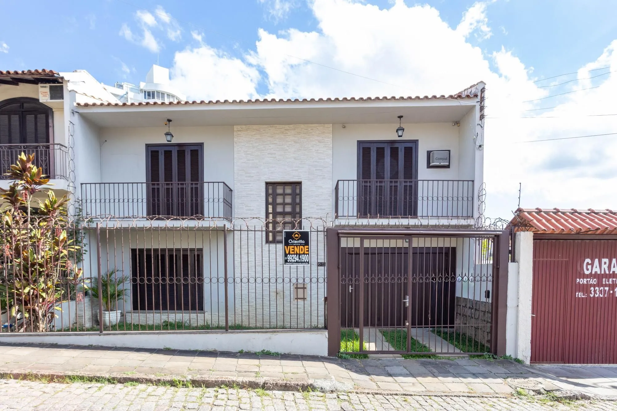 Imagem CASA SOBRADO 3 DORMITÓRIOS 1 SUITE 3 VAGAS NO BAIRRO HIGIENÓPOLIS EM PORTO ALEGRE