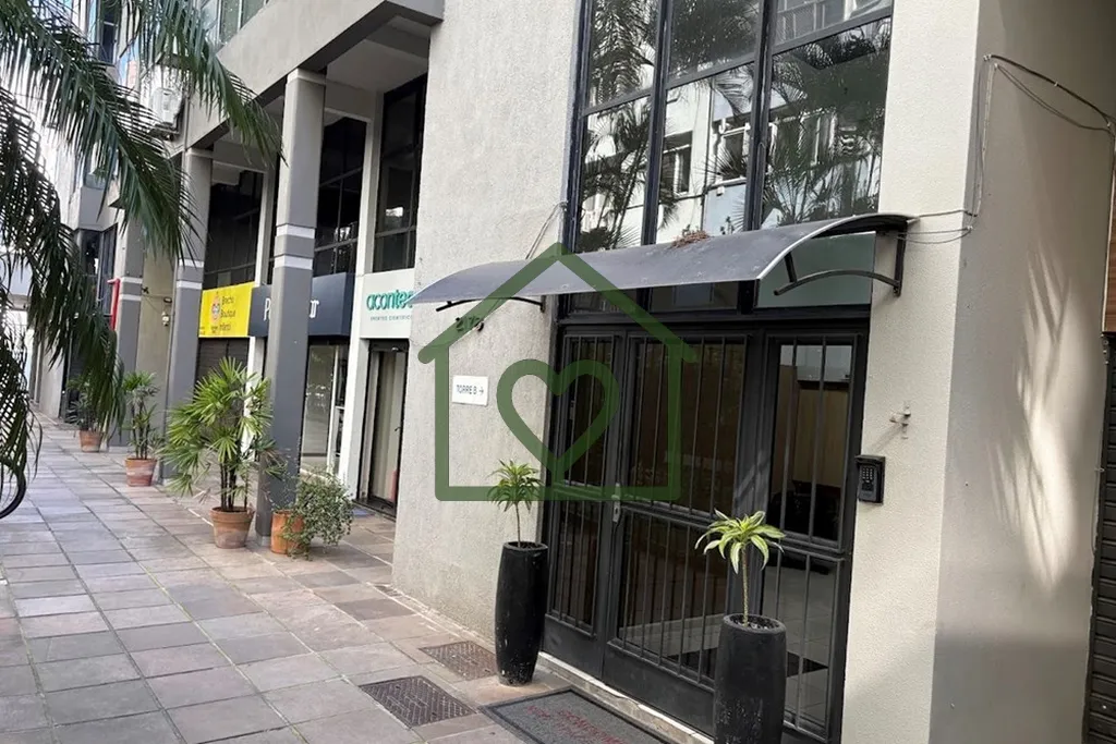 Imagem Sala comercial com 28m² privativos, localizada no 6º andar, em prédio com elevador e portaria, ga...