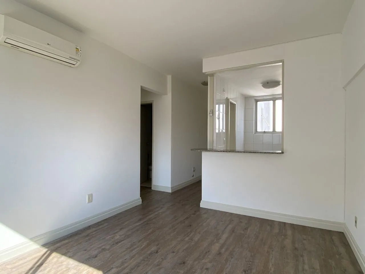 Imagem APARTAMENTO DE FRENTE, 1 DORMITÓRIO COM VAGA DE GARAGEM NA DUQUE