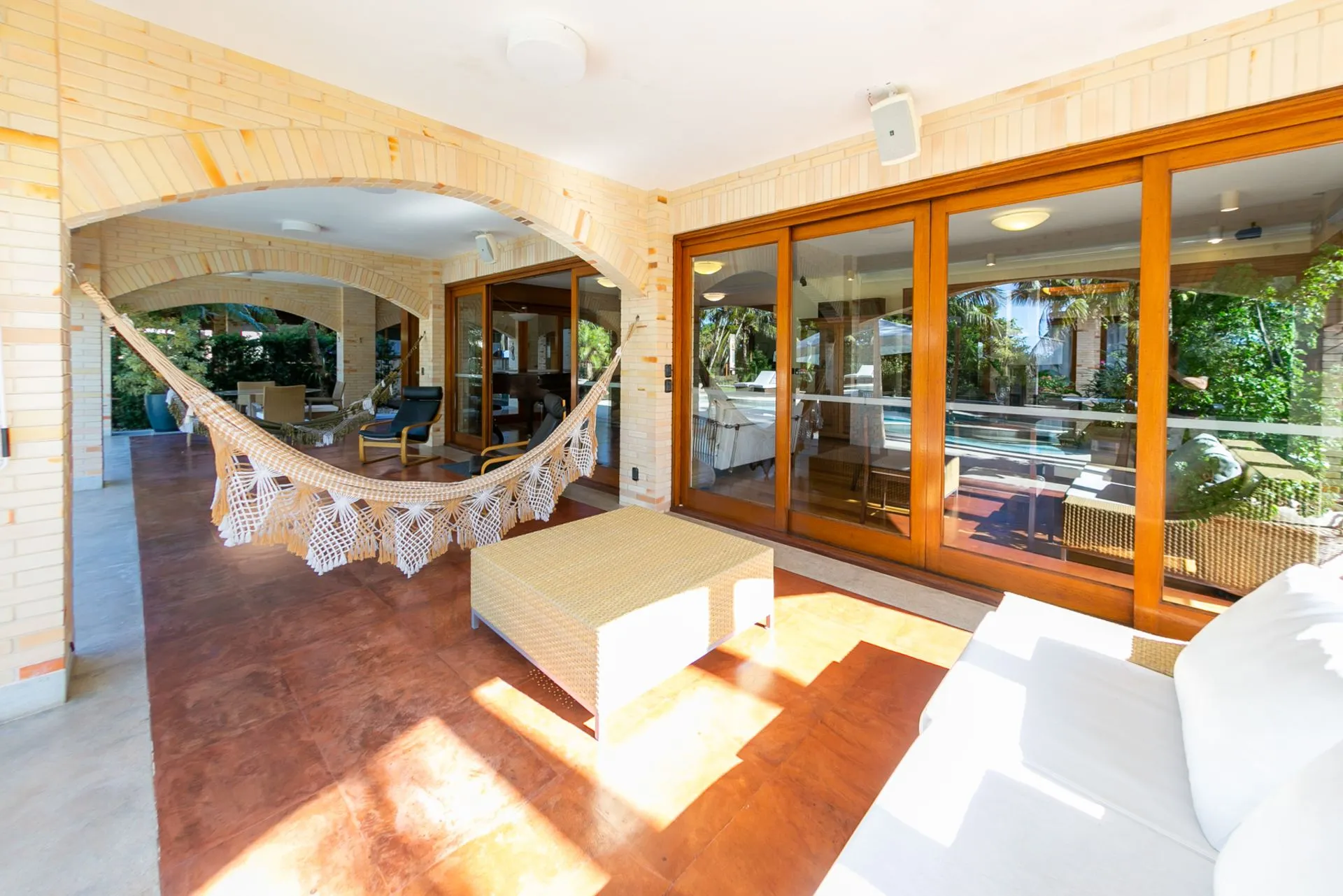 Imagem Casa para Locação Anual em Jurerê Internacional com vista para Praia
