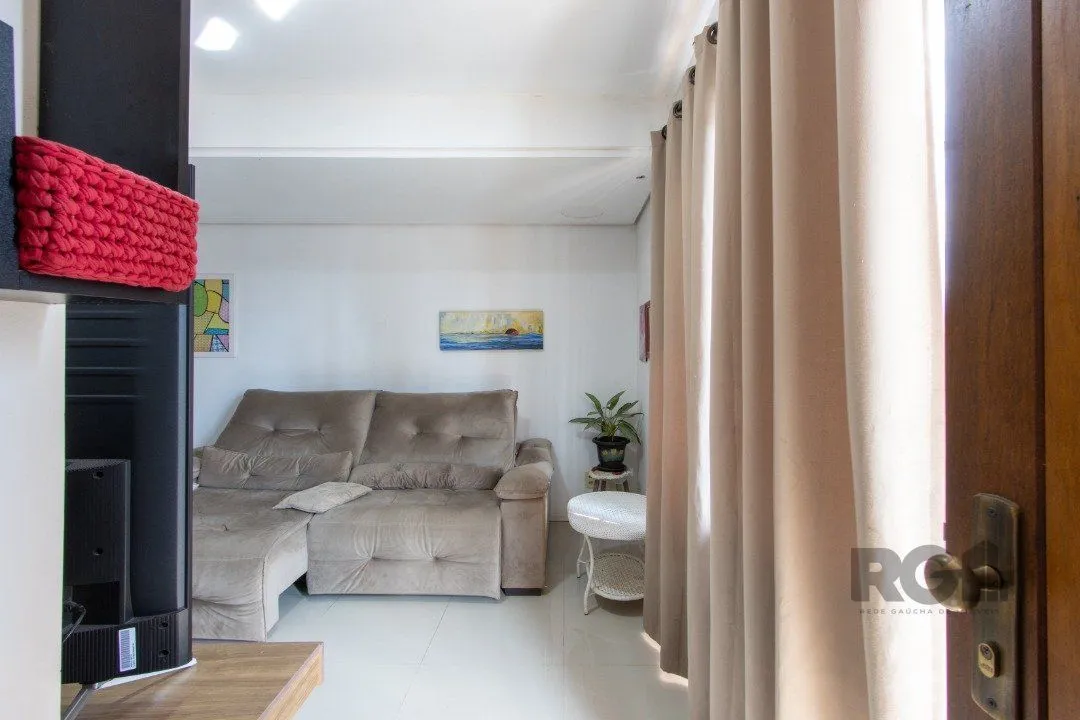 Imagem Excelente oportunidade de casa à venda em condomínio fechado no Reserva Guarujá, localizado na Avenida da Serraria em Porto Alegre.
