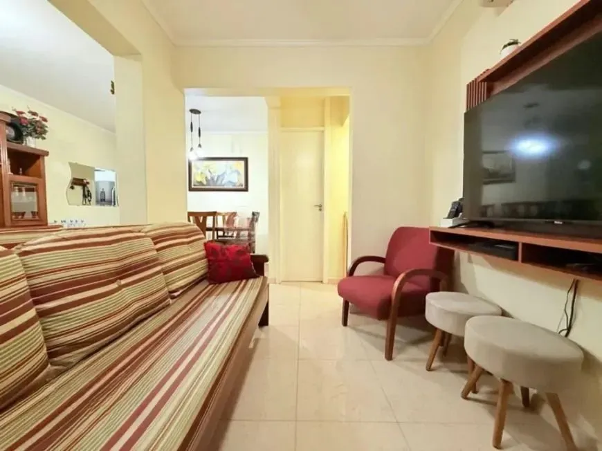 Imagem Apartamento com 3 dormitórios, sacada e churrasqueira.
