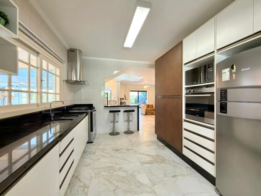 Imagem Casa em Condominio 4 Dormitórios - Bairro --