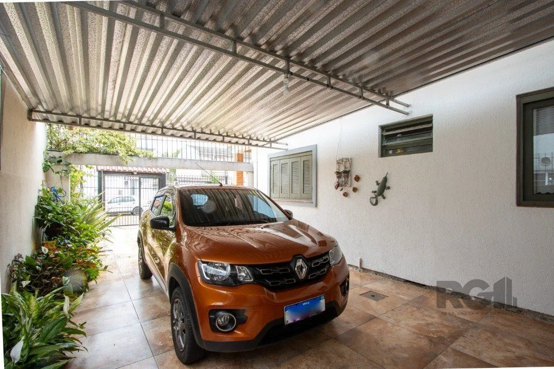 Imagem Casa térrea, 3 quartos, edícula, com 2 suites, pátio - Bairro Guarujá