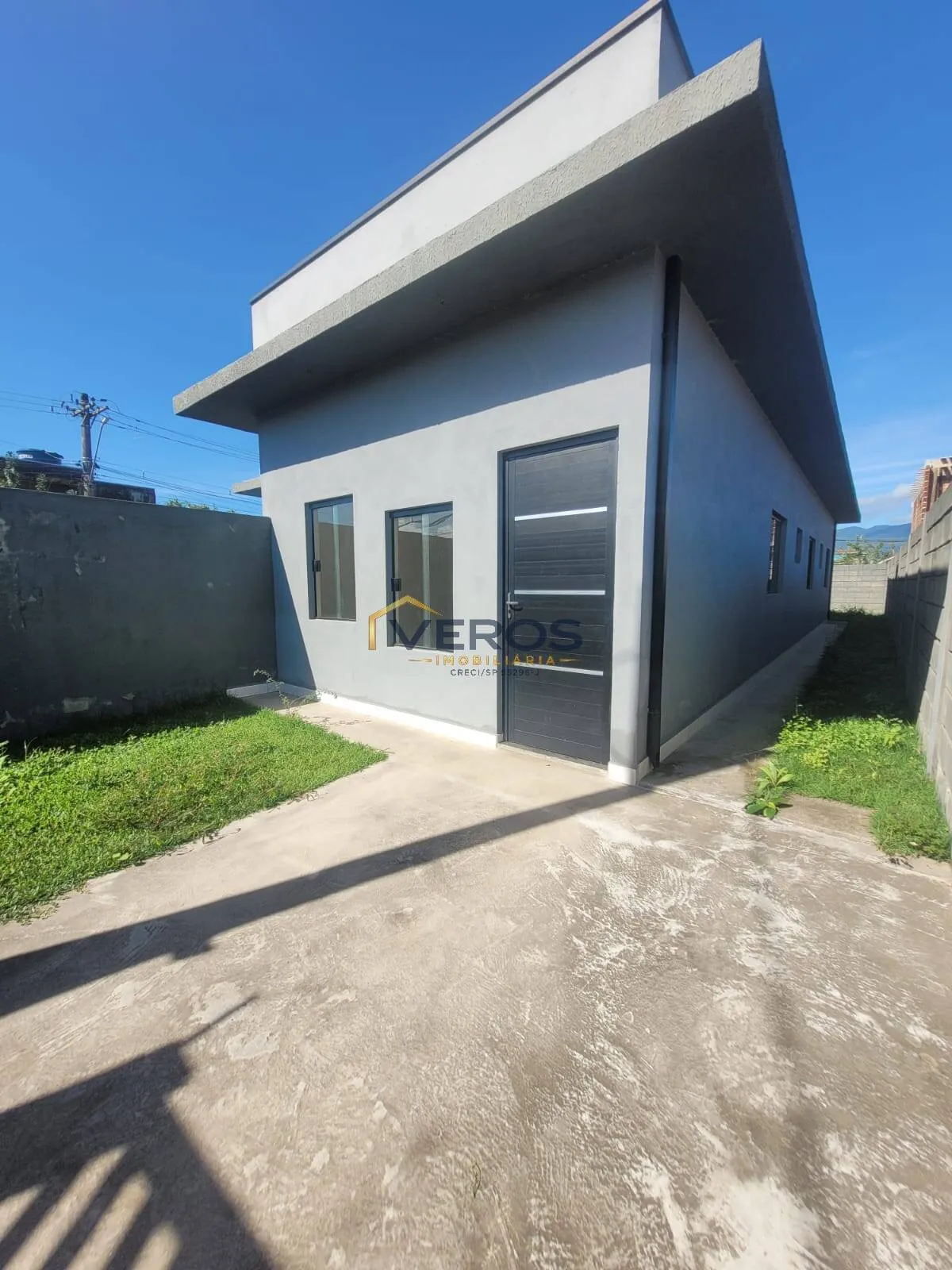 Imagem Casa térrea nova a venda no Balneário dos Golfinhos em Caraguatatuba