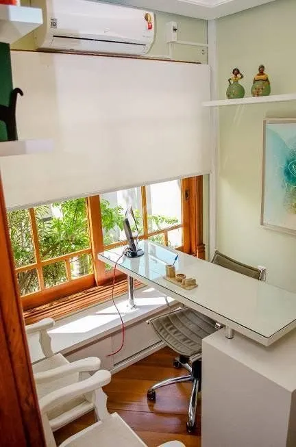 Imagem Casa com 5 dormitórios, 550 m² no Bairro Vila Jardim - Porto Alegre/RS