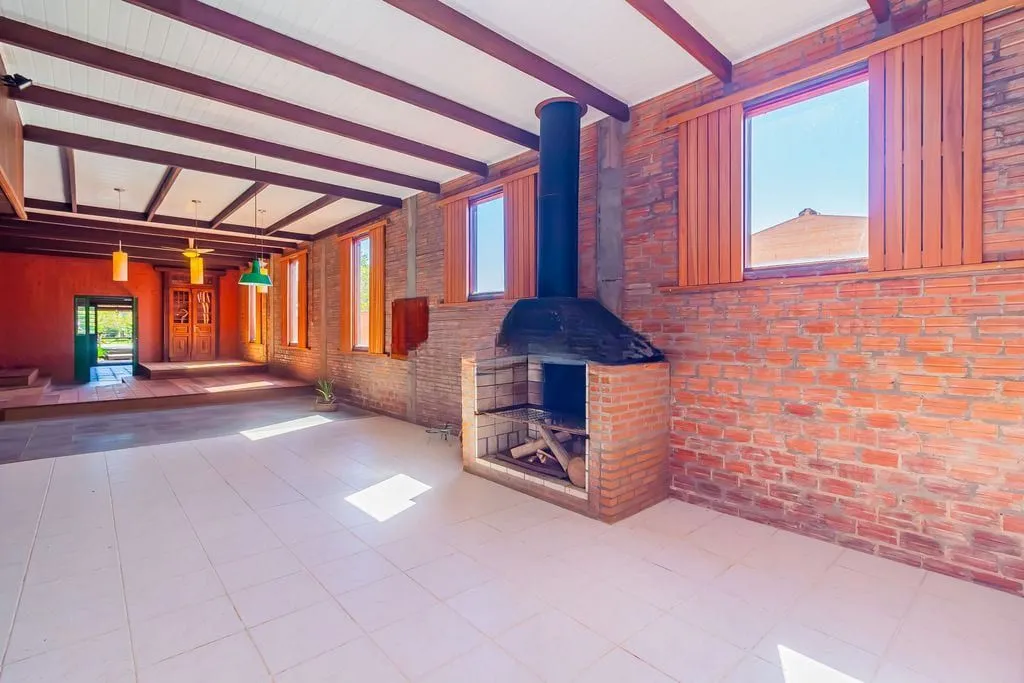 Imagem Casa de 3 dormitórios, no Bairro Ponta Grossa - Porto Alegre