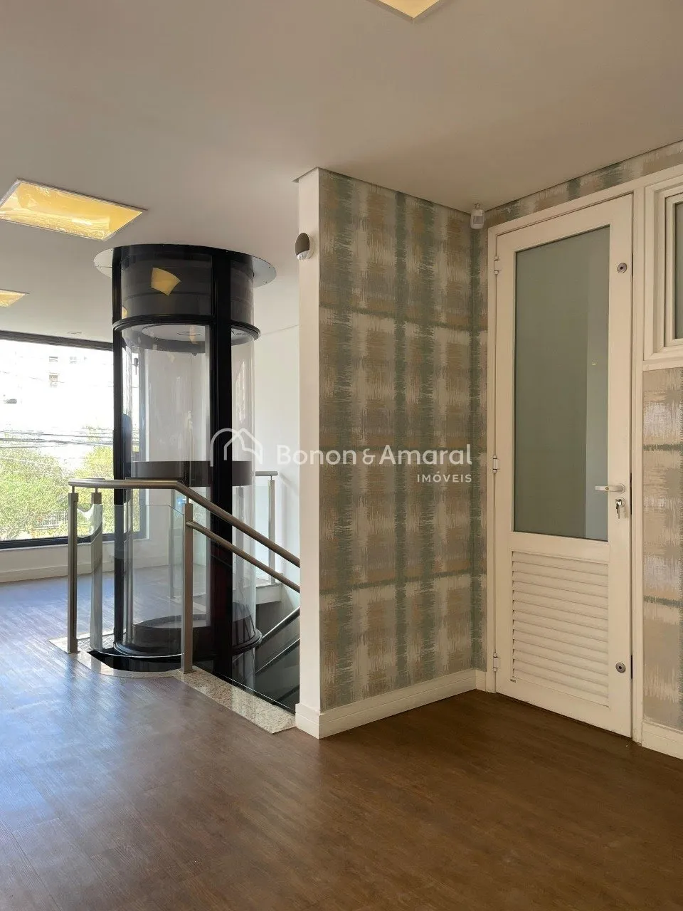 Imagem Casa comercial para venda com salão, 3 salas, elevador, 208 m² no Cambuí