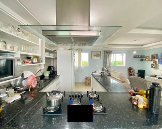 Imagem Excelente apartamento 03 quartos c/suíte com sacada no Guaratuba -SC