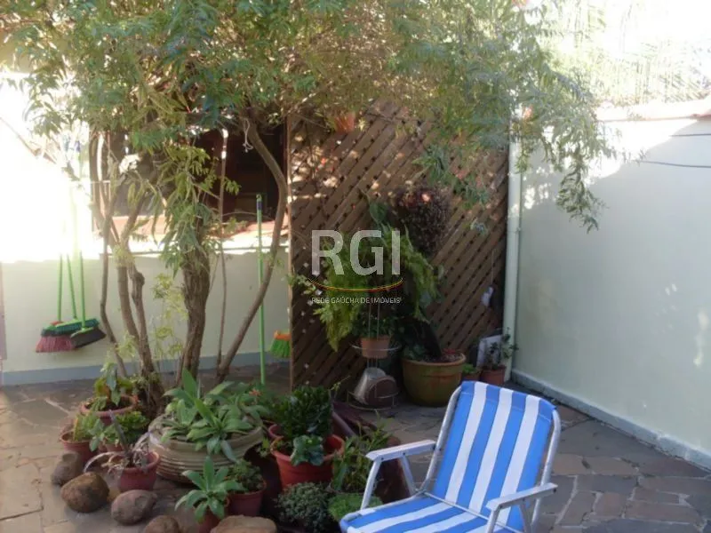 Imagem Casa para Venda - 200m², 4 dormitórios, sendo 1 suites, 4 vagas - Jardim Lindóia