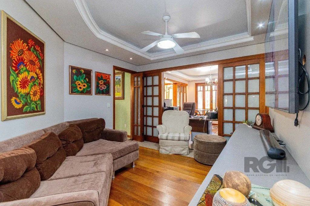 Imagem Casa de 4 dormitórios 304m² no bairro Jardim Lindóia