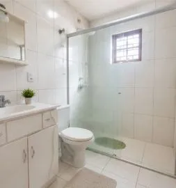 Imagem Casa 4 domitorios sendo uma suite com 6 vagas em 195m2 no bairro Guaruja.