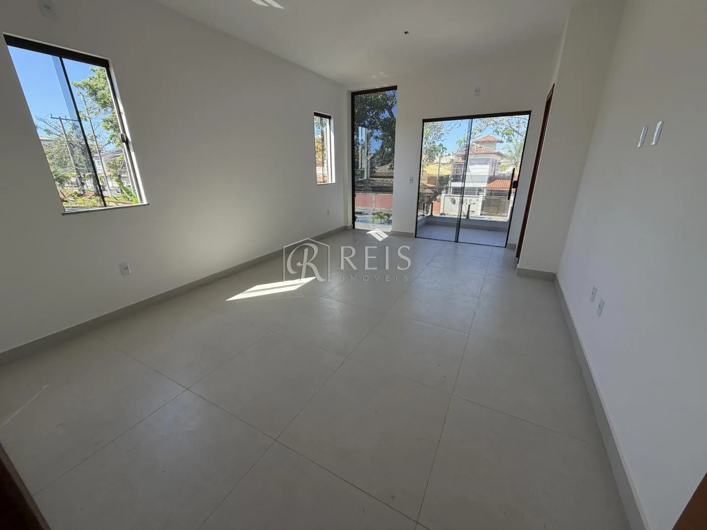 Imagem Casa para Venda em Rio das Ostras, Jardim Mariléa, 3 dormitórios, 1 suíte, 3 banheiros, 2 vagas