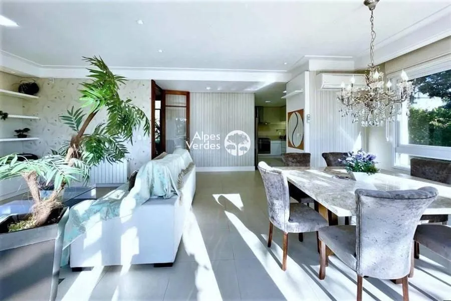 Imagem Vende-se Casa em Condominio com 3 suites a 5 minutos da Rua Coberta