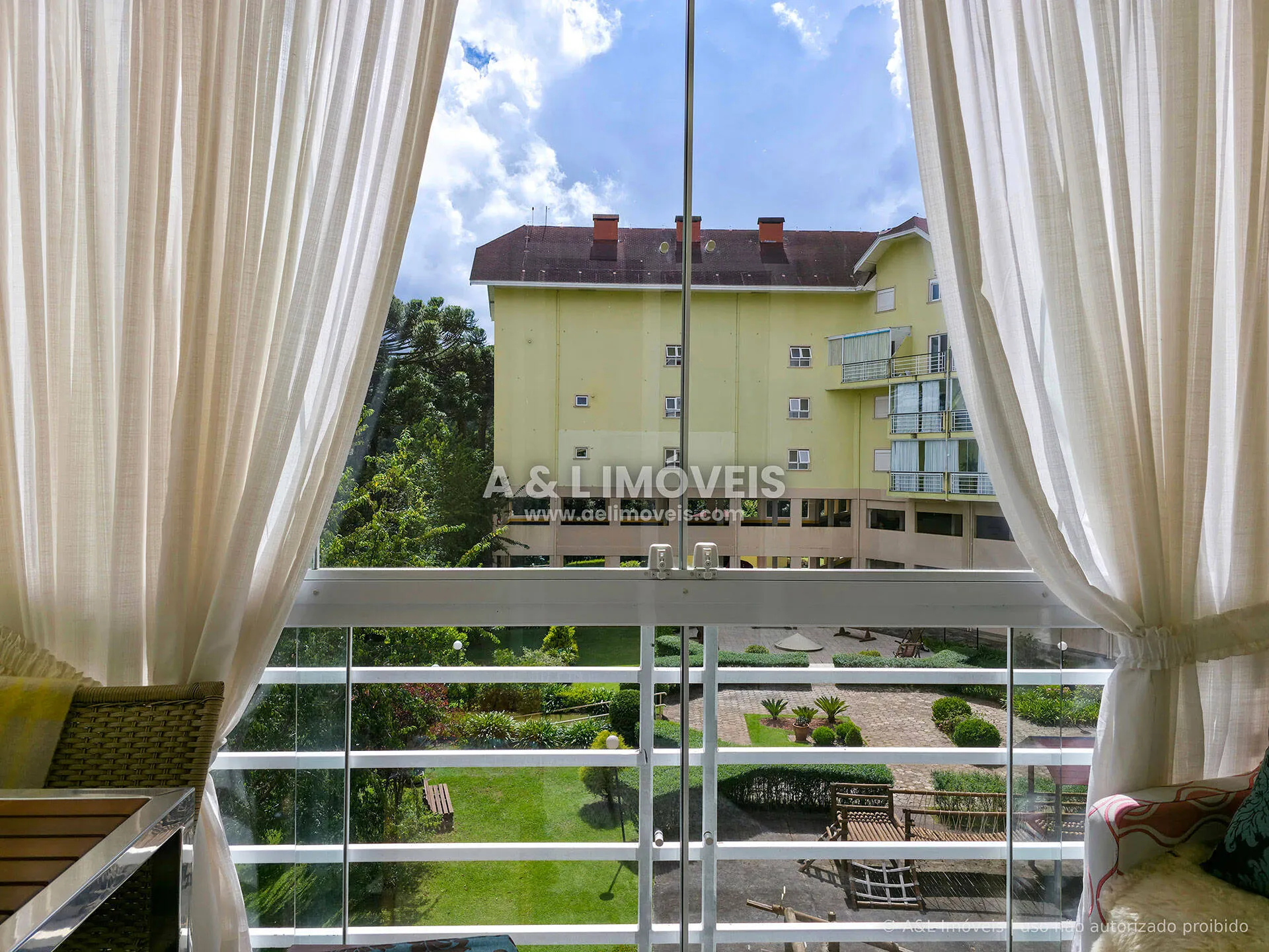 Imagem Apartamento em Campos do Jordão | Lareira e Deck | 84,97 m²