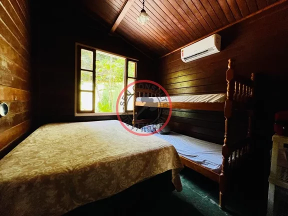 Imagem Casa Térrea, com 2 Quartos, Piscina, Área Gourmet, 3 vagas ,Acesso ao Rio ,Mobiliada