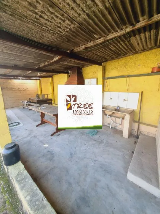 Imagem VENDA DE CASAS TÉRREAS NA VILA ORLANDA, EM SANTA ISABEL/SP, 500m² com quarto, banheiro, sala de estar, cozinha americana e fogão a lenha. CONSULTE-NOS