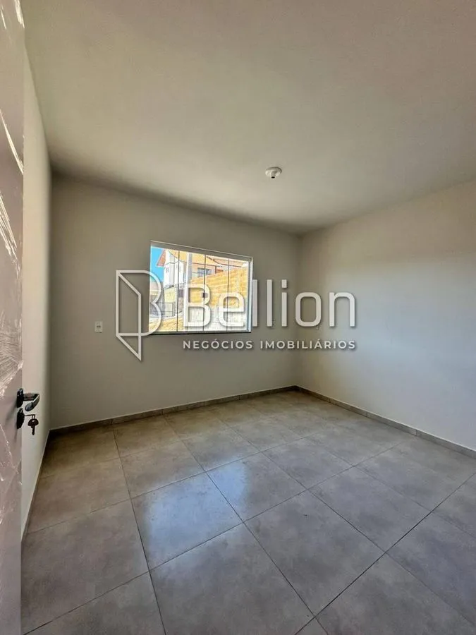 Imagem Residência situada em um bairro tranquilo em Timbó. Com um terreno espaçoso de 262,50 m², esta propriedade oferece um espaço para sua família desfrutar.