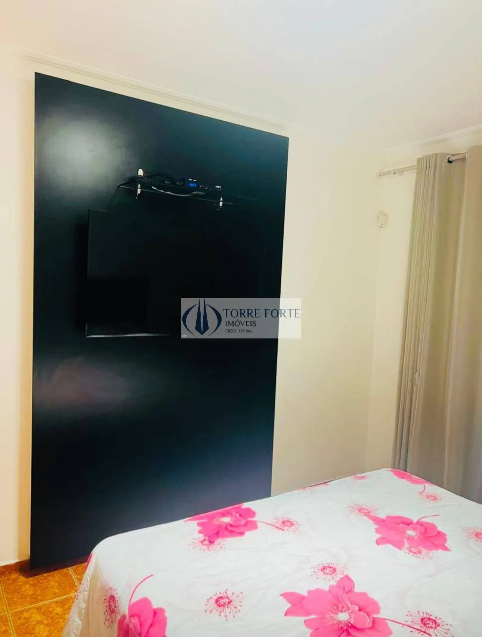 Imagem Belo Sobrado com 3 Dormitórios, 1 Suíte e 4 Vagas na Vila Ema