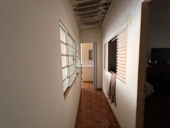 Imagem Casa padrão à venda na Vila Nossa Senhora Aparecida, Uberaba