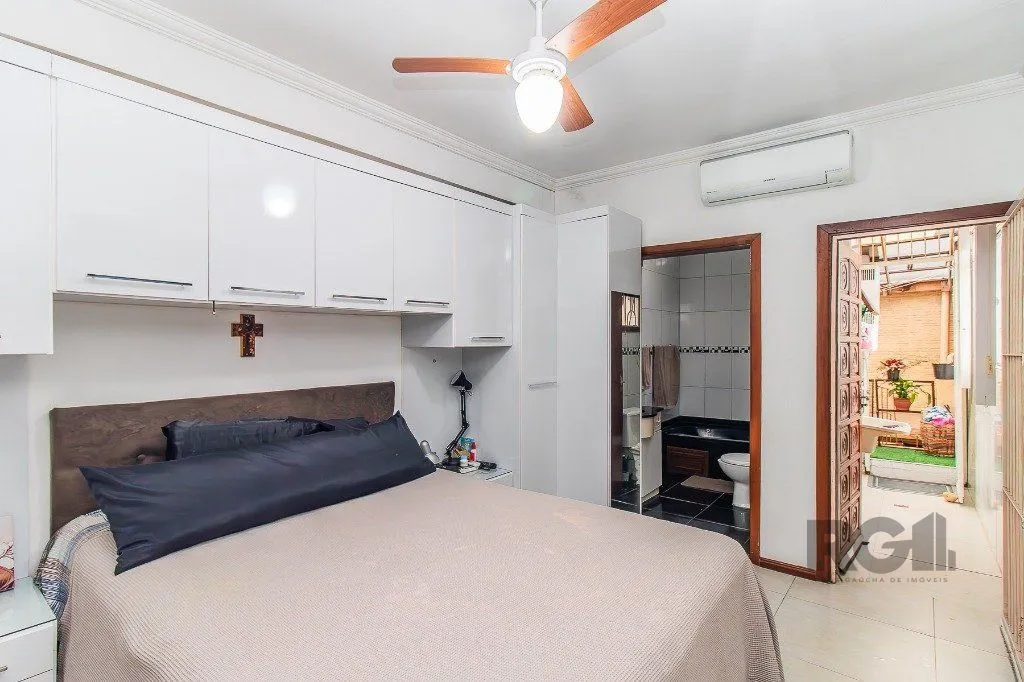 Imagem Casa para Venda - 110m², 2 dormitórios, sendo 1 suítes, 2 vagas - Menino Deus