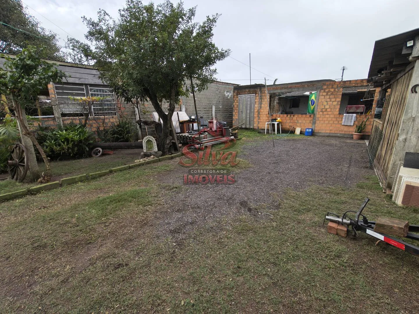 Casa 2 dormitórios com terreno de 300m² no Mariluz