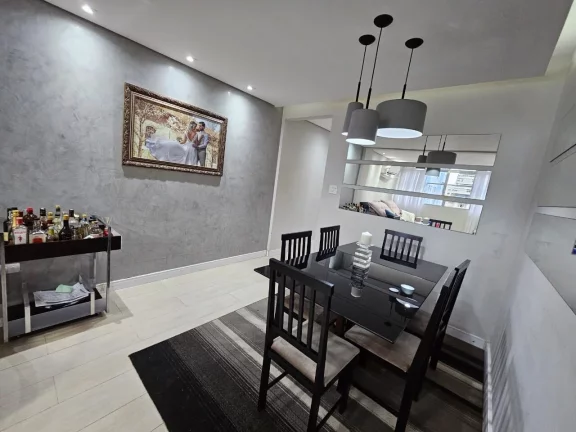 Imagem Apartamento Reformado de 2 Quartos na Quadra da Praia, ao lado Shopping Praiamar