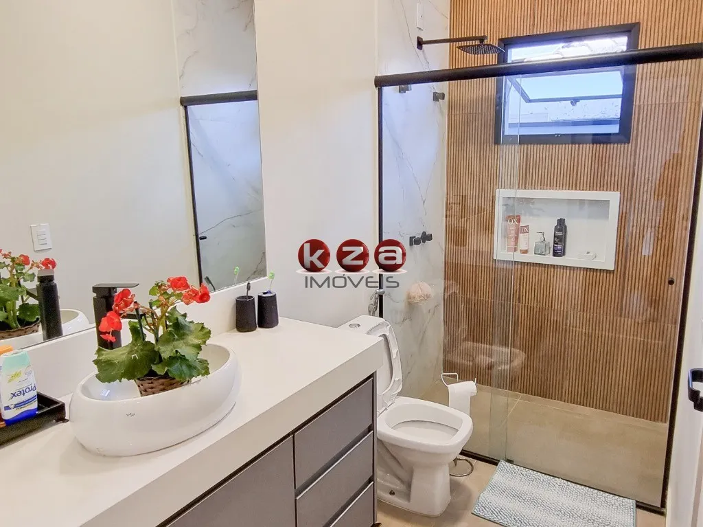Imagem Imóvel de Alto Padrão: Casa em Condomínio à Venda em Valinhos-SP, no Residencial Vivenda das Pitangueiras - 3 suítes, 270m².