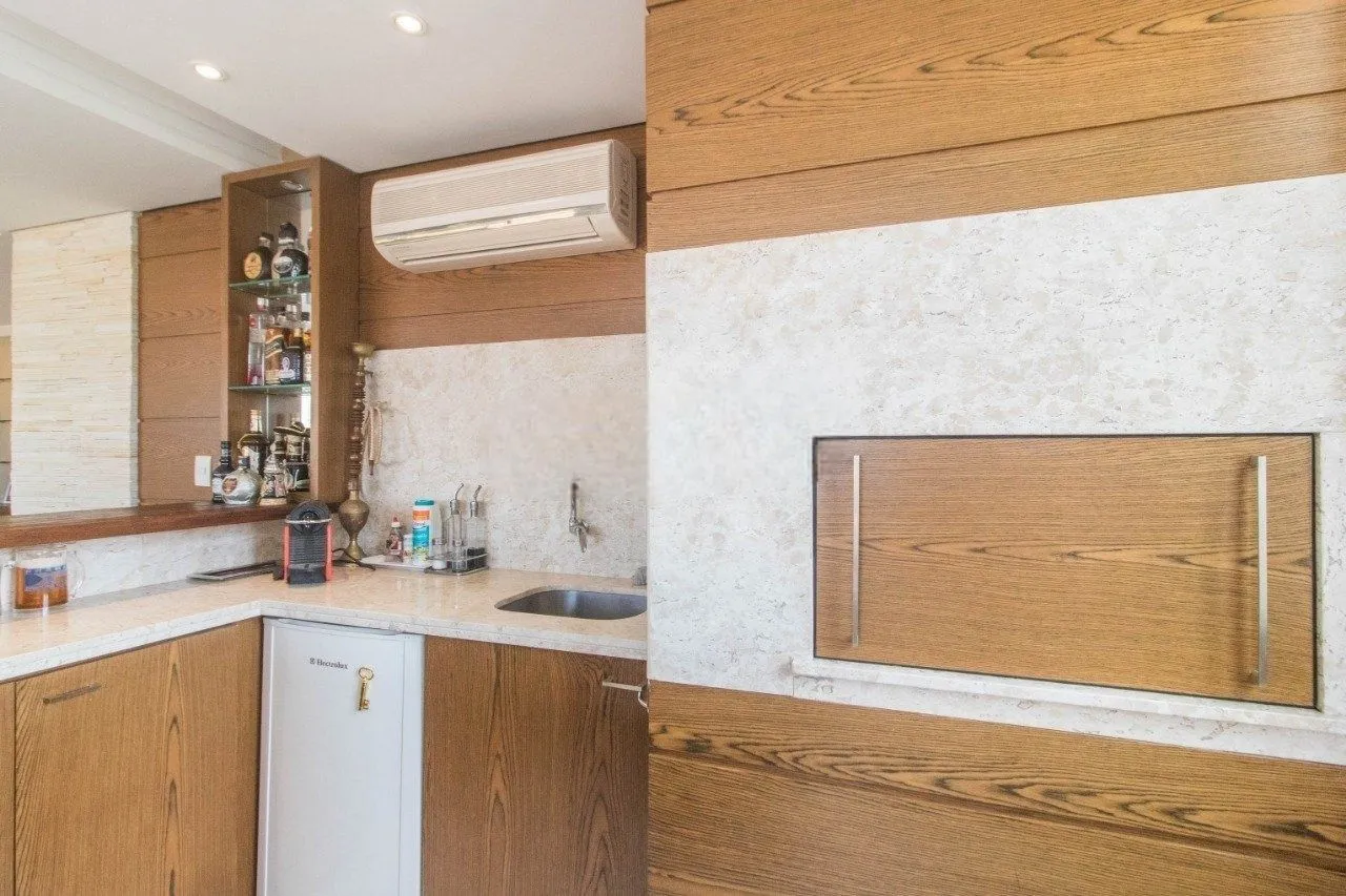 Imagem Apartamento com 3 suítes e 3 vagas de garagem no bairro Rio Branco em POA/RS
