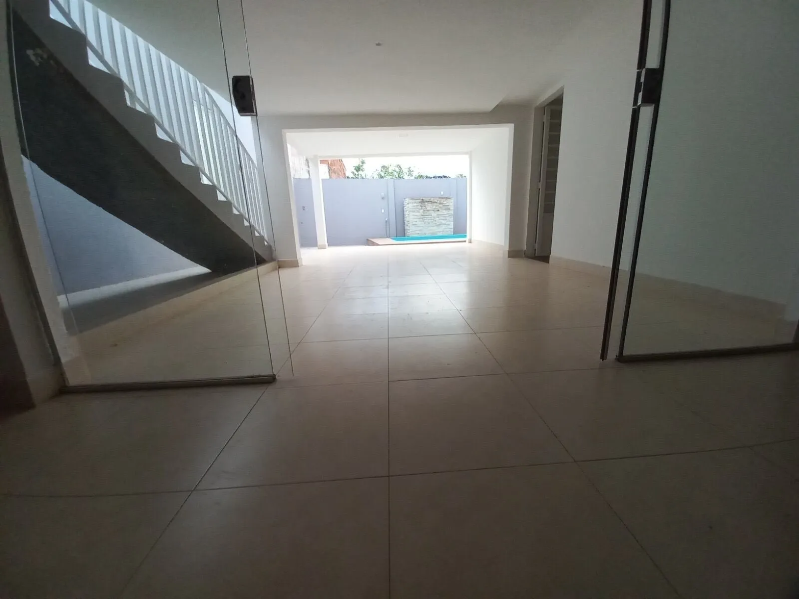 Imagem Sobrado 3 andares e Sala Comercial Anexo Bairro Jardim Guanabara