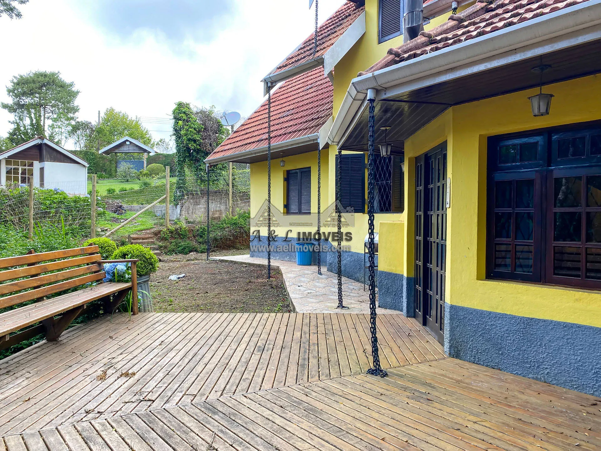 Imagem Casa à venda em Campos do Jordão - Belo imóvel com 3 dormitórios