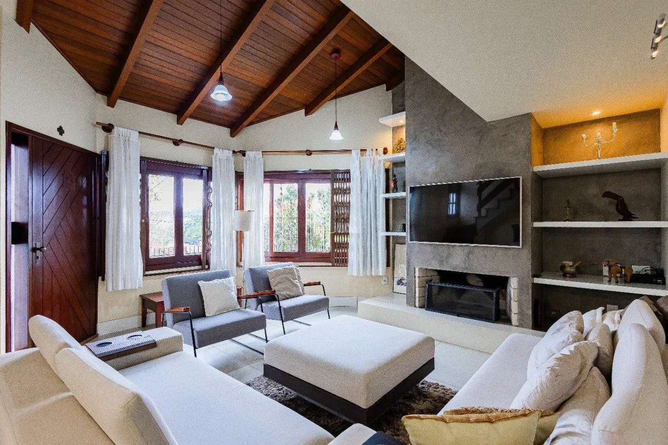Imagem Casa de 4 dormitórios e 208m² à venda no Bairro Jardim Botânico, Porto Alegre.