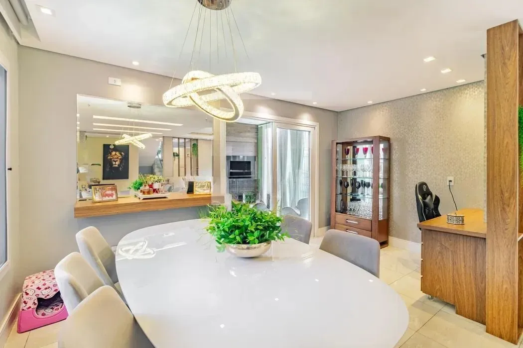 Imagem Casa térrea com 3 dormitórios, suíte e 2 vagas.