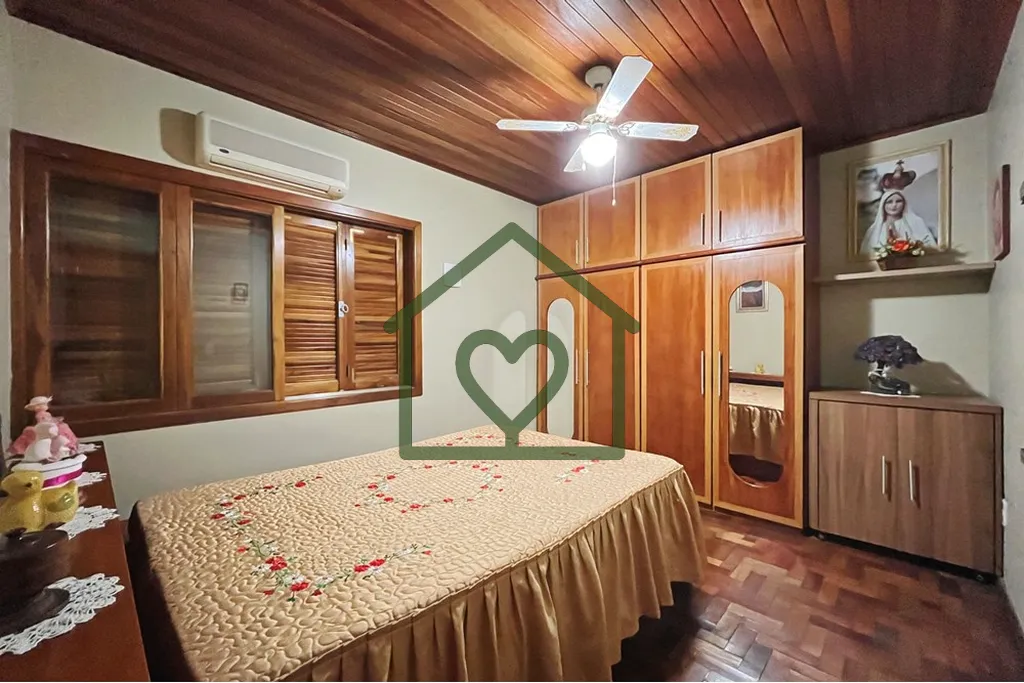 Imagem Casa térrea com dois dormitórios de ótimos tamanhos, sala ampla, cozinha com armários, banheiro ...