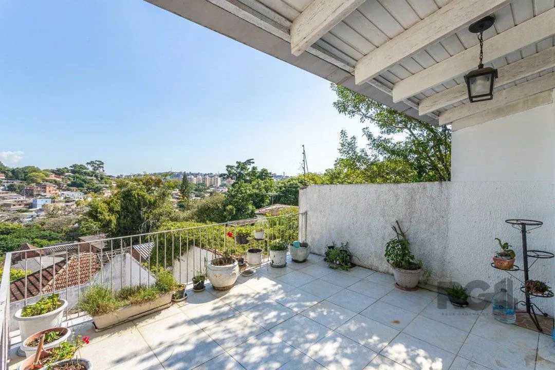 Imagem Casa com 3 Quartos à Venda, 293 m² por R$ 650.000